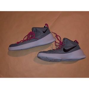 NIKE ATHLETIC SHOES FOR GIRLS!!